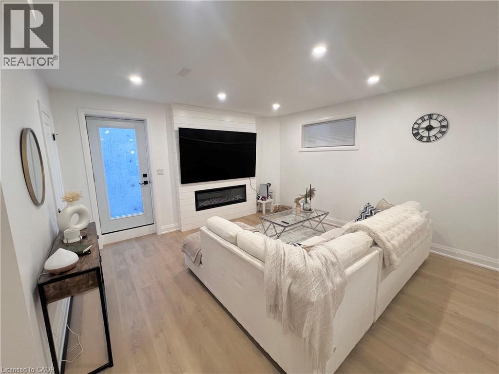 31 Colin Crescent, Hamilton, Ontario  L9A 0A1 - Photo 1 - 40800707