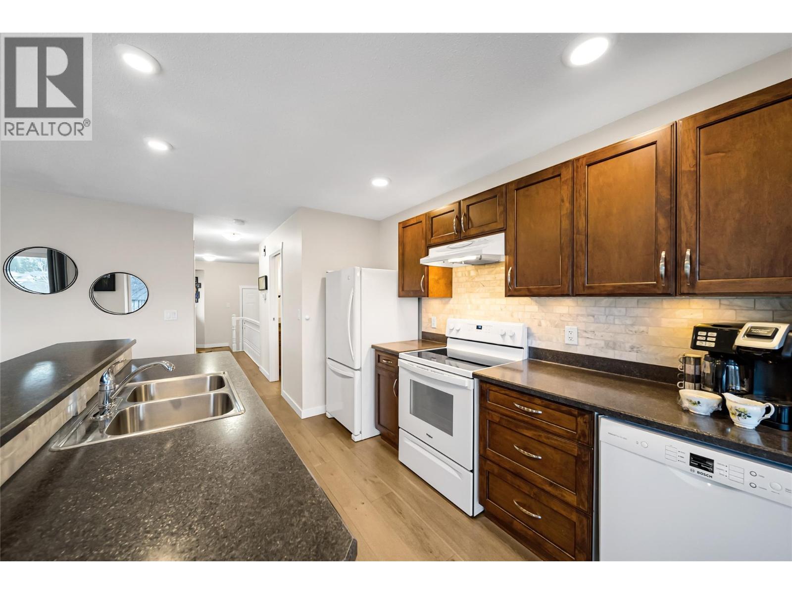 1750 Mckinley Court Unit# 4, Kamloops, British Columbia V2E 2N5 - Photo 12 - 10372985