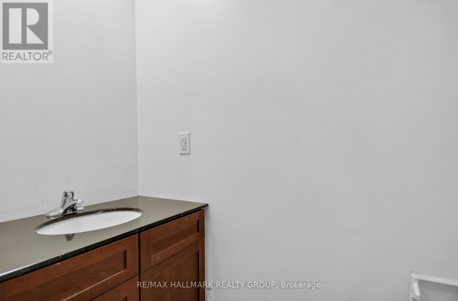 7 - 86 Esterlawn Private, Ottawa, Ontario  K2A 4C1 - Photo 10 - X12732180