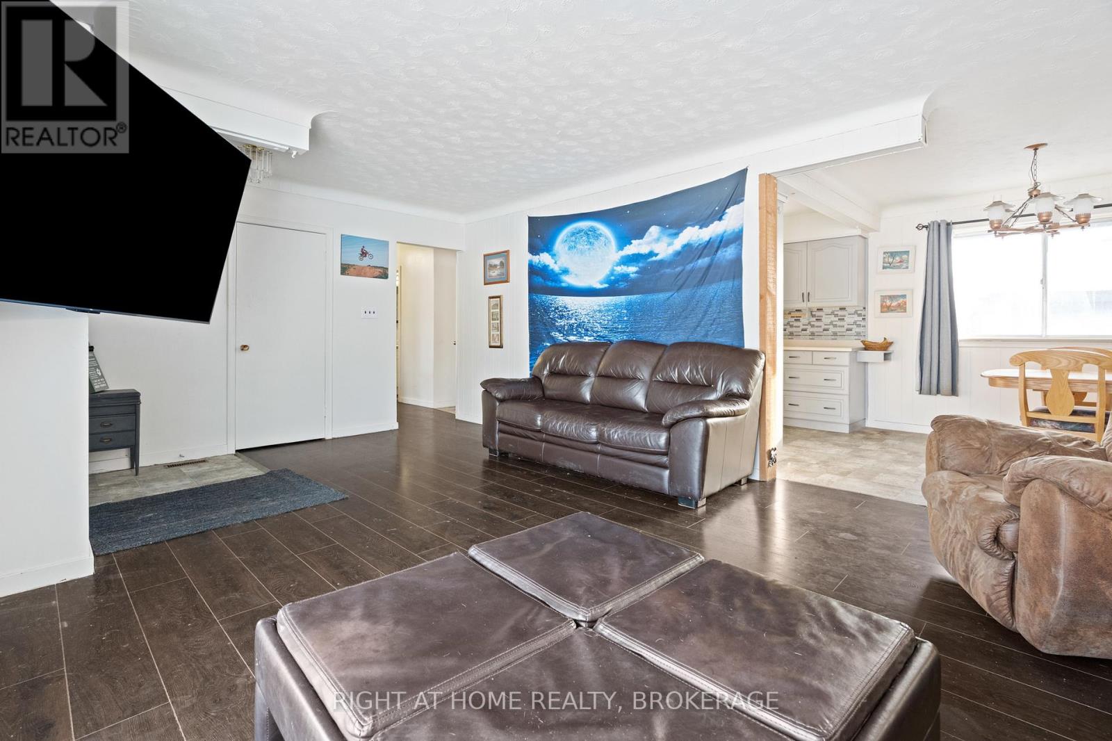 105 Glenwood Parkway, Welland, Ontario  L3B 5M7 - Photo 2 - X12732178