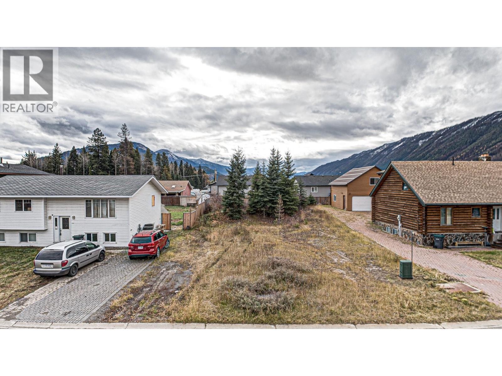 1320 Cypress Drive, Sparwood, British Columbia  V0B 2G2 - Photo 2 - 10373831