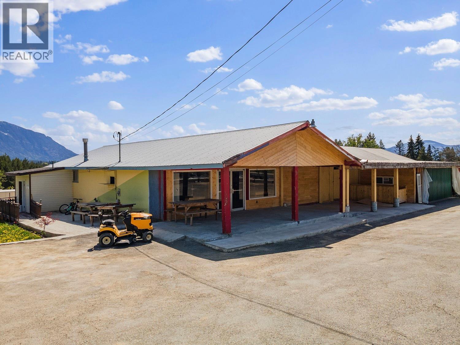 3851 3 Highway, Erickson, British Columbia V0B 1G0 - Photo 3 - 10372935