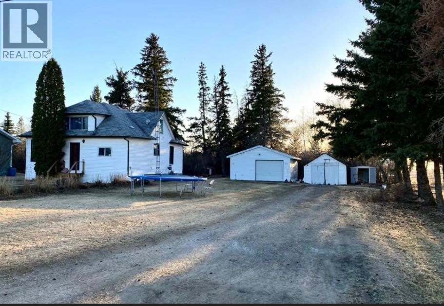 207 Vrolson Road, Bawlf, Alberta