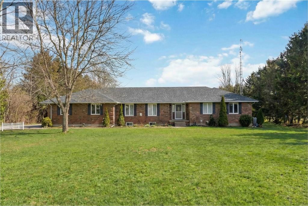 5386 MANDAUMIN ROAD, Plympton-Wyoming, Ontario