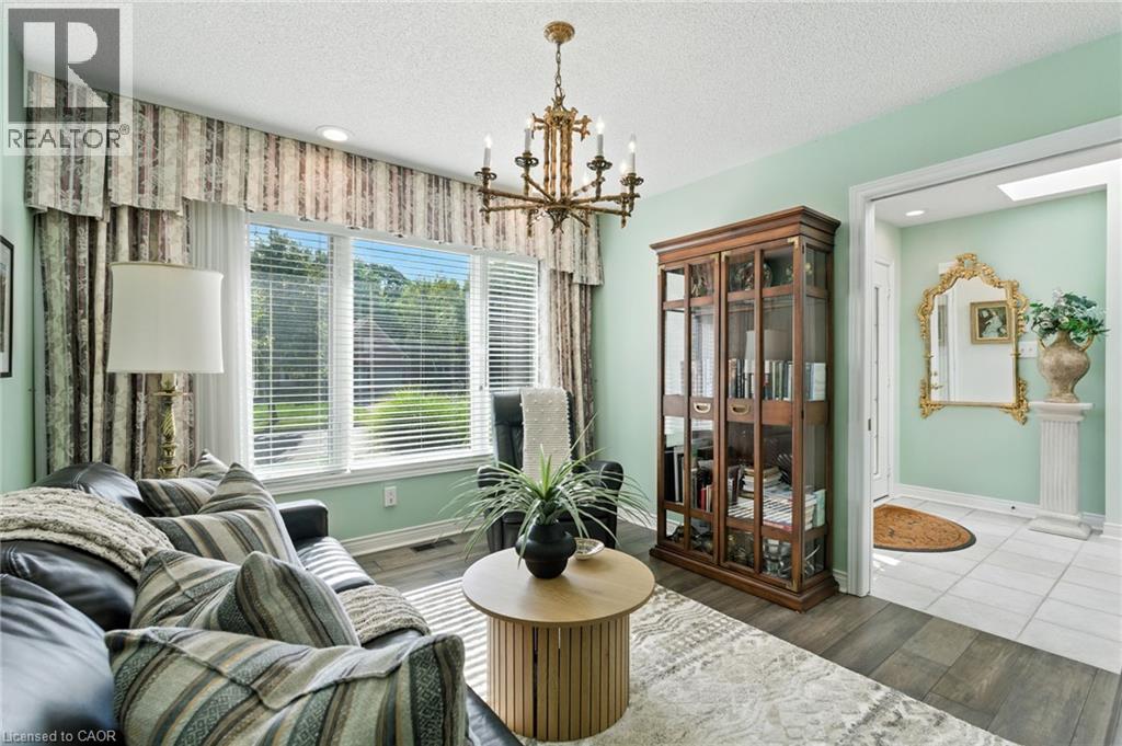 1104 Crofton Way, Burlington, Ontario  L7P 4W8 - Photo 6 - 40796140