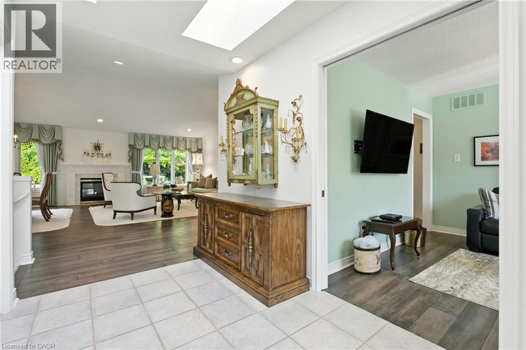 1104 Crofton Way, Burlington, Ontario  L7P 4W8 - Photo 4 - 40796140