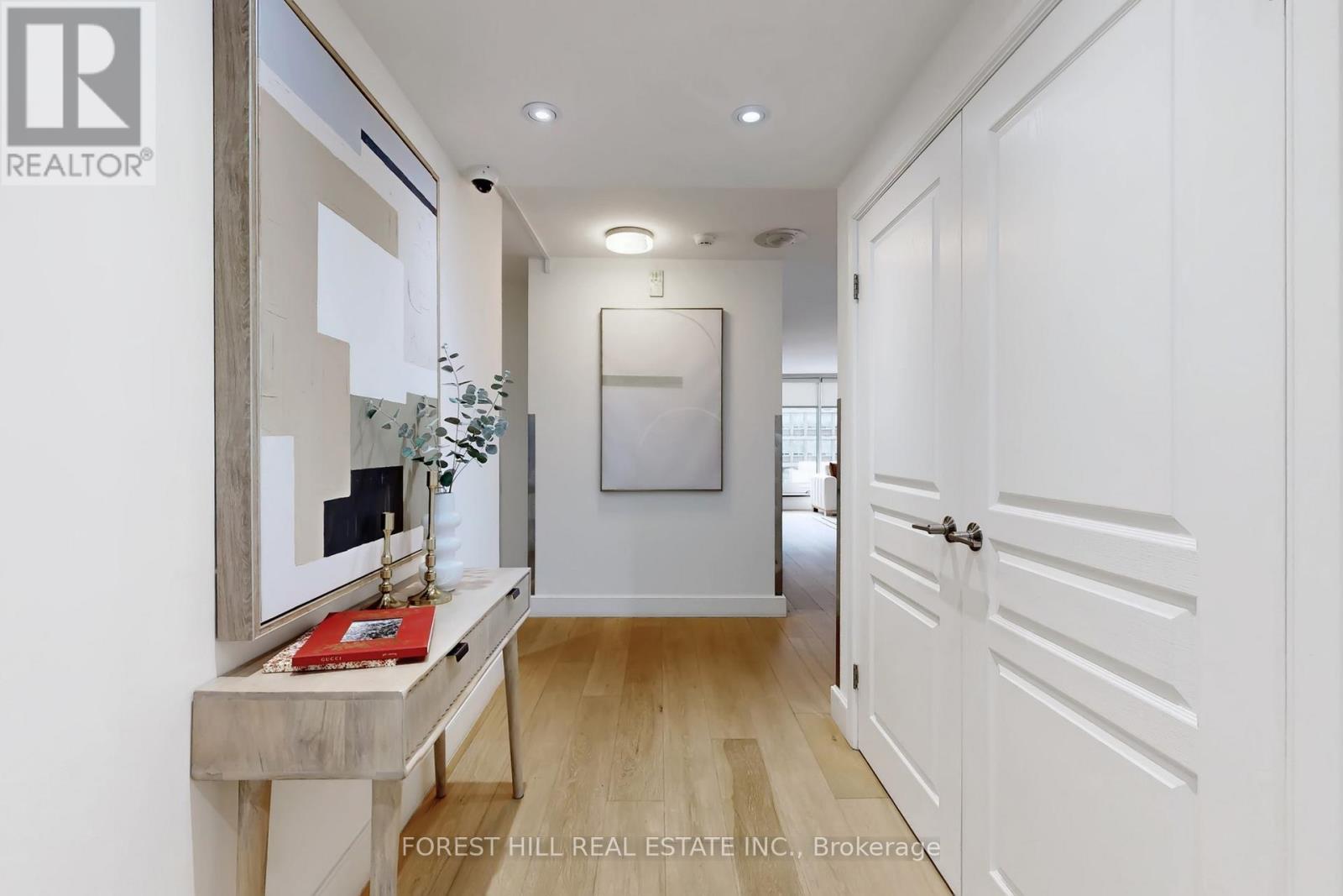 710 - 110 Bloor Street W, Toronto, Ontario  M5S 2W7 - Photo 2 - C12732190