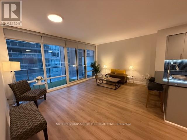 402 - 1 Bedford Road, Toronto, Ontario  M5R 2B5 - Photo 4 - C12732272