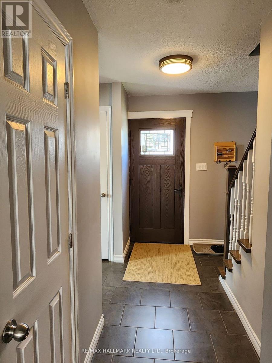 587 Bon Echo Drive, Oshawa, Ontario  L1J 6A3 - Photo 3 - E12732256