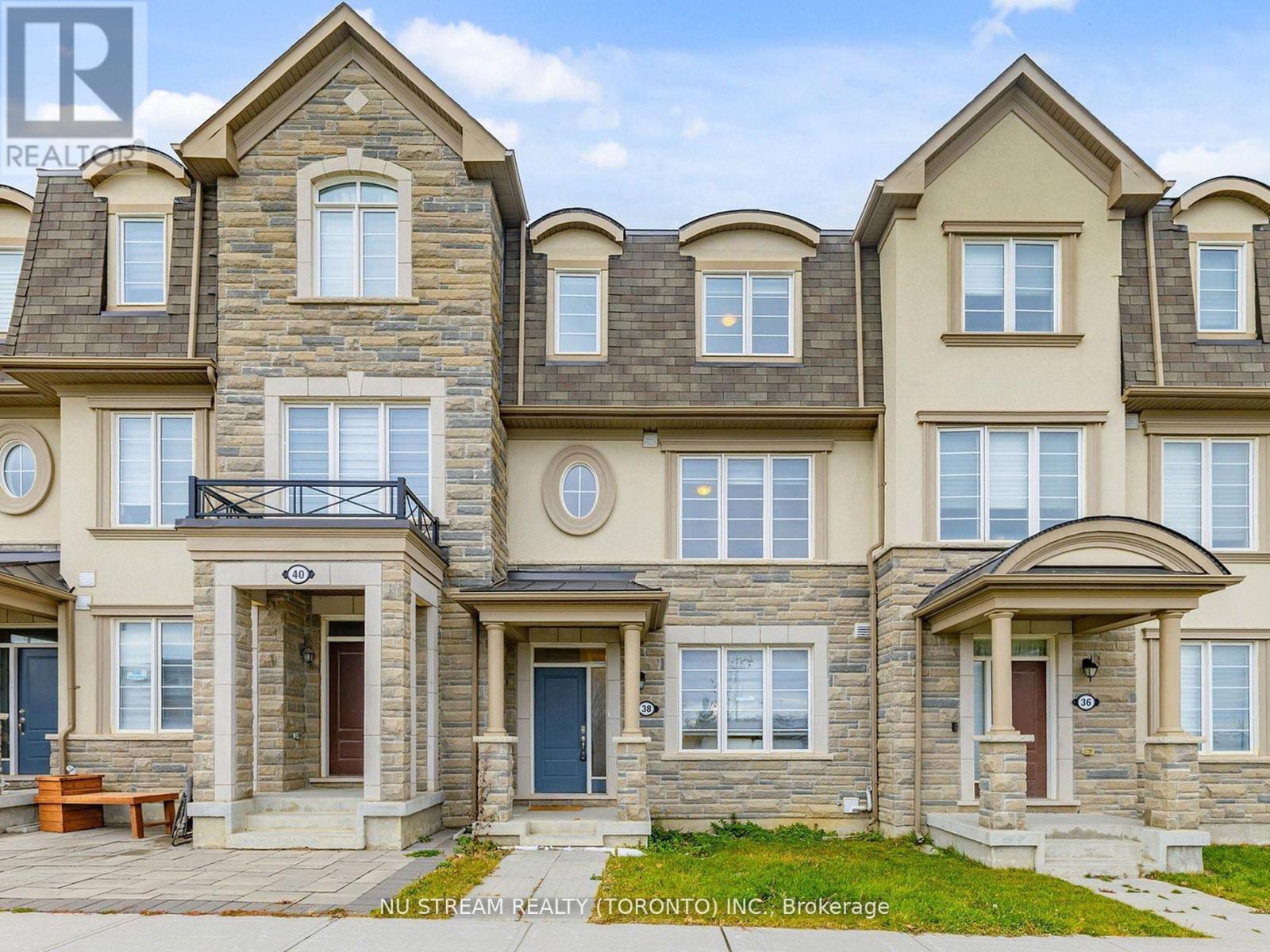 38 William F.bell Parkway, Richmond Hill, Ontario  L4S 0K1 - Photo 2 - N12732192