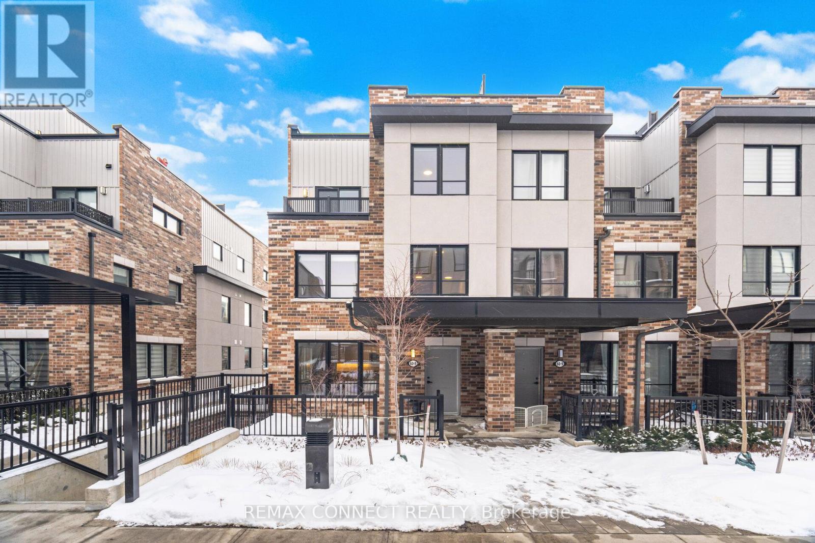 8 - 60 BAYNES WAY, Bradford West Gwillimbury, Ontario