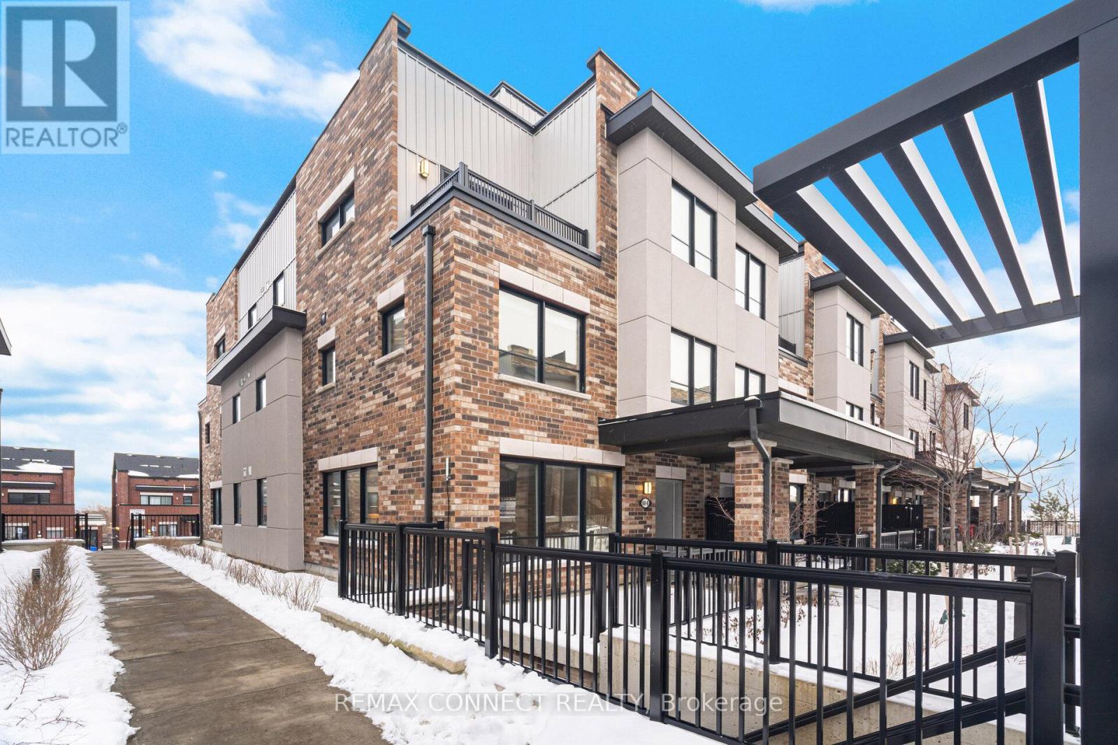 8 - 60 Baynes Way, Bradford West Gwillimbury, Ontario  L3Z 4M3 - Photo 3 - N12732264