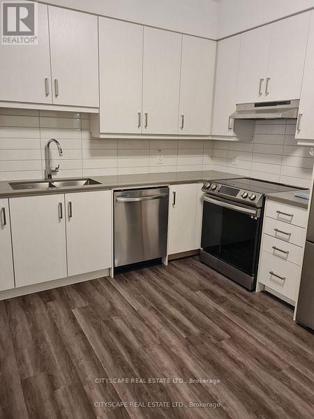 23 - 11 Honeycrisp Crescent, Vaughan, Ontario  L4K 5C3 - Photo 4 - N12732270