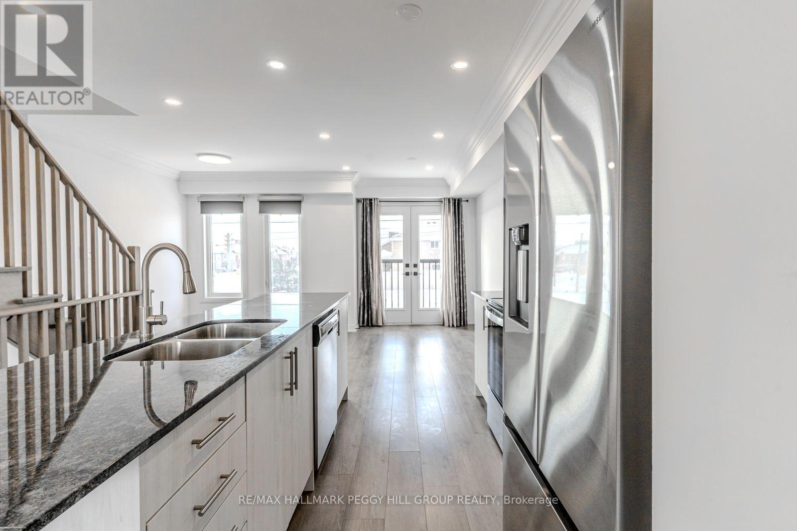 99 Fairlane Avenue, Barrie, Ontario  L9J 0M5 - Photo 4 - S12732308