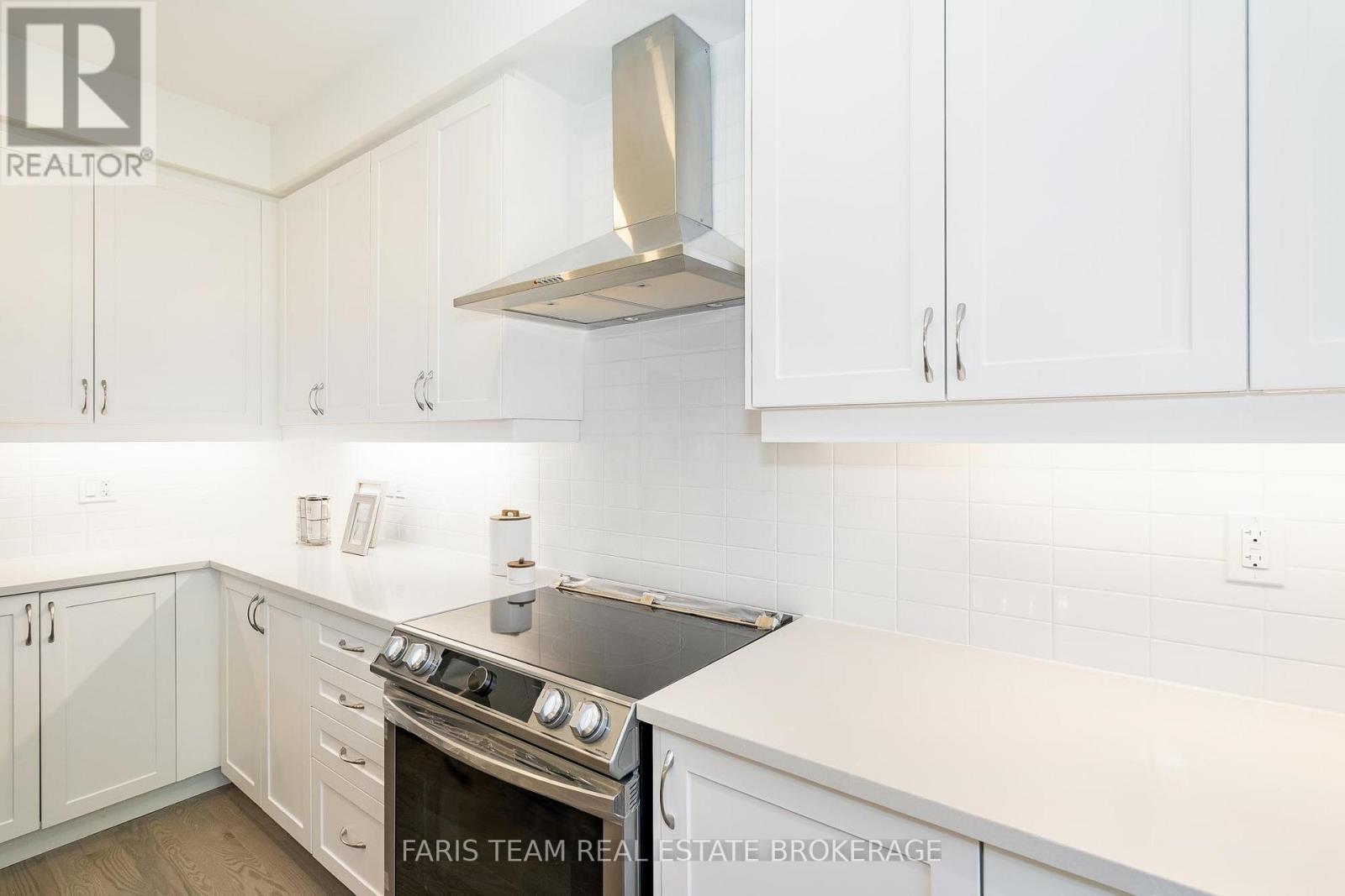 89 Berkely Street, Wasaga Beach, Ontario  L9Z 2N5 - Photo 11 - S12732348