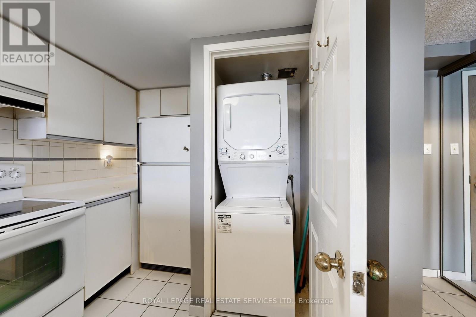 1705 - 298 Jarvis Street, Toronto, Ontario  M5B 2M4 - Photo 13 - C12720974