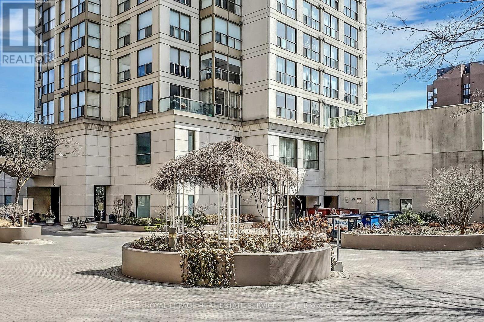 1705 - 298 Jarvis Street, Toronto, Ontario  M5B 2M4 - Photo 2 - C12720974