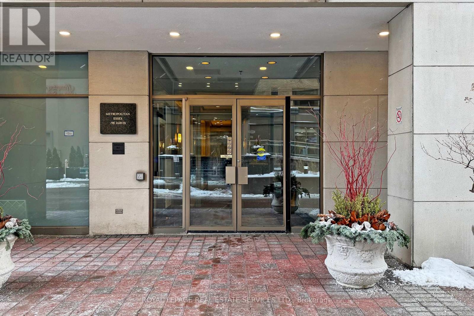 1705 - 298 Jarvis Street, Toronto, Ontario  M5B 2M4 - Photo 3 - C12720974