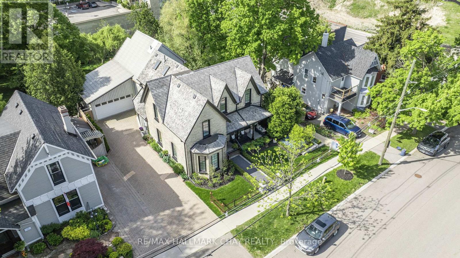 11 Catherine Avenue, Aurora, Ontario  L4G 1K4 - Photo 3 - N12732114