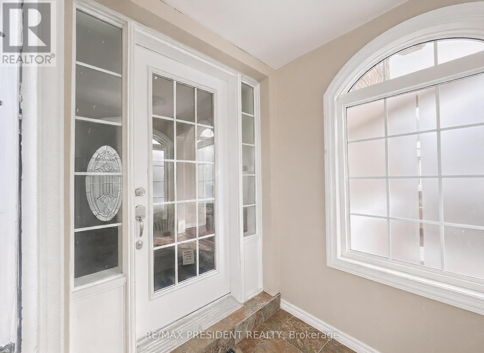 41 Fallstar Crescent, Brampton, Ontario  L7A 2J6 - Photo 3 - W12732174