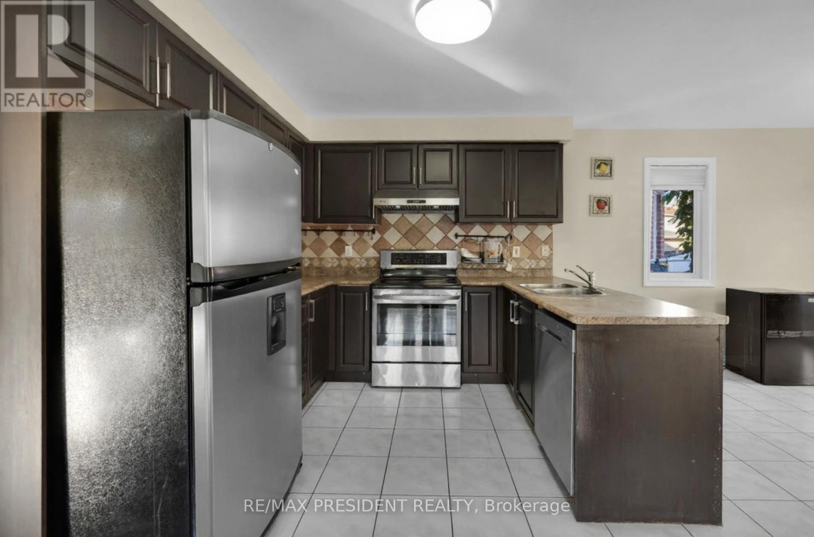 41 Fallstar Crescent, Brampton, Ontario  L7A 2J6 - Photo 8 - W12732174