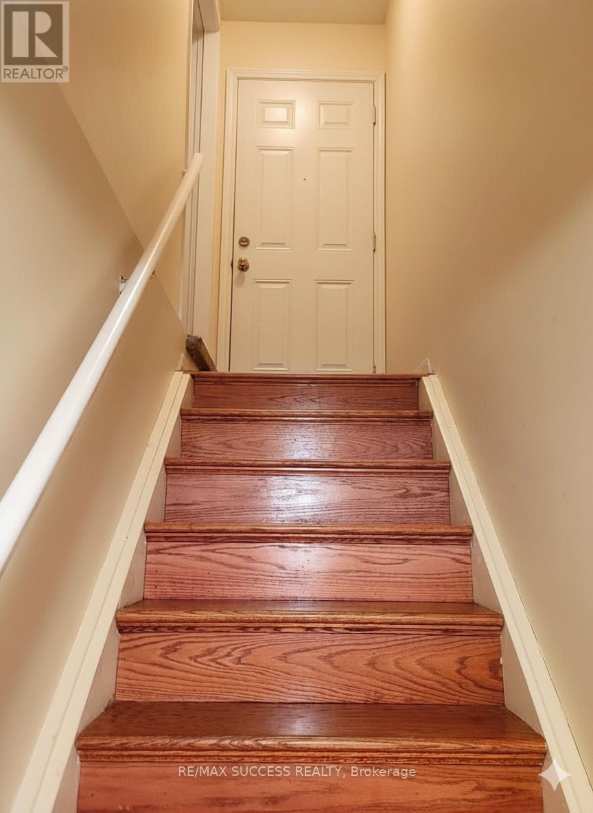 5854 Delle Donne Drive W, Mississauga, Ontario  L5M 6R8 - Photo 2 - W12732196