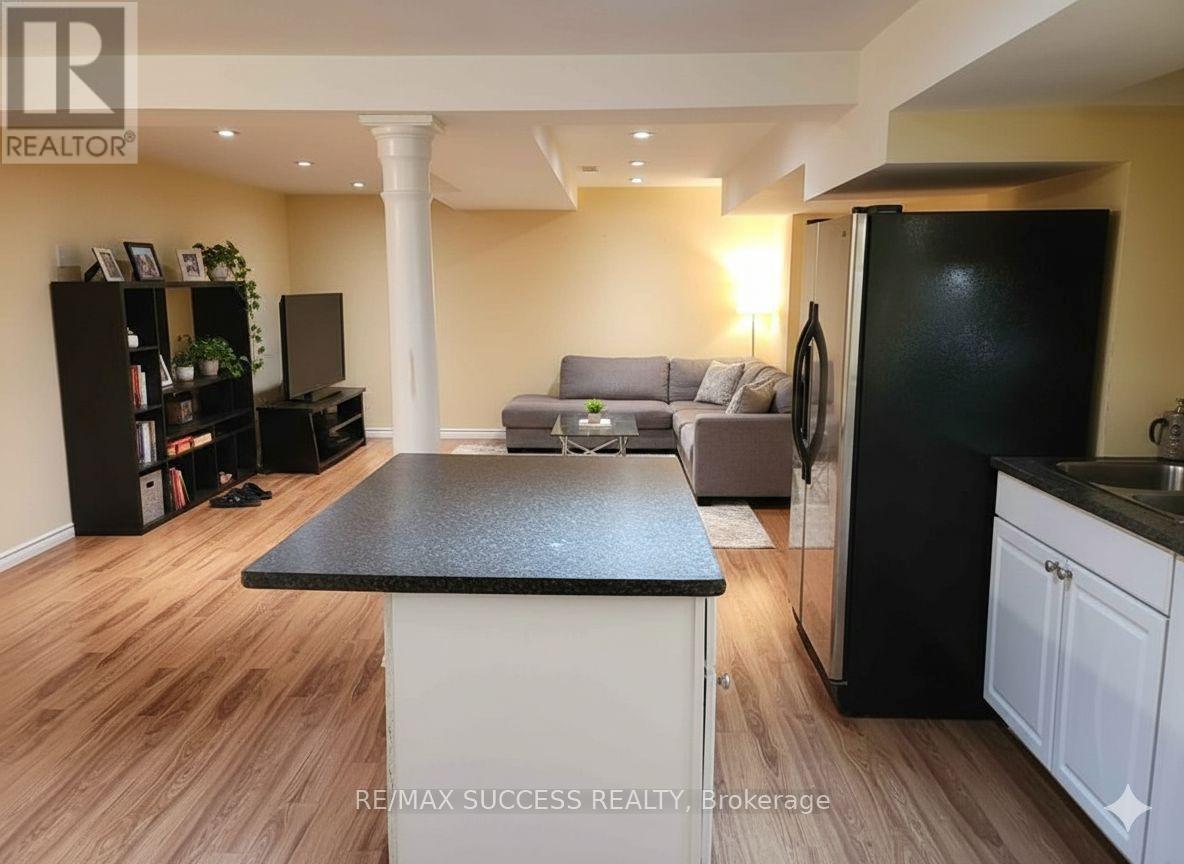 5854 Delle Donne Drive W, Mississauga, Ontario  L5M 6R8 - Photo 3 - W12732196