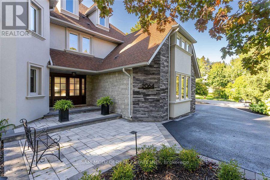 2064 Almira Court, Mississauga, Ontario  L5H 4A5 - Photo 3 - W12732206