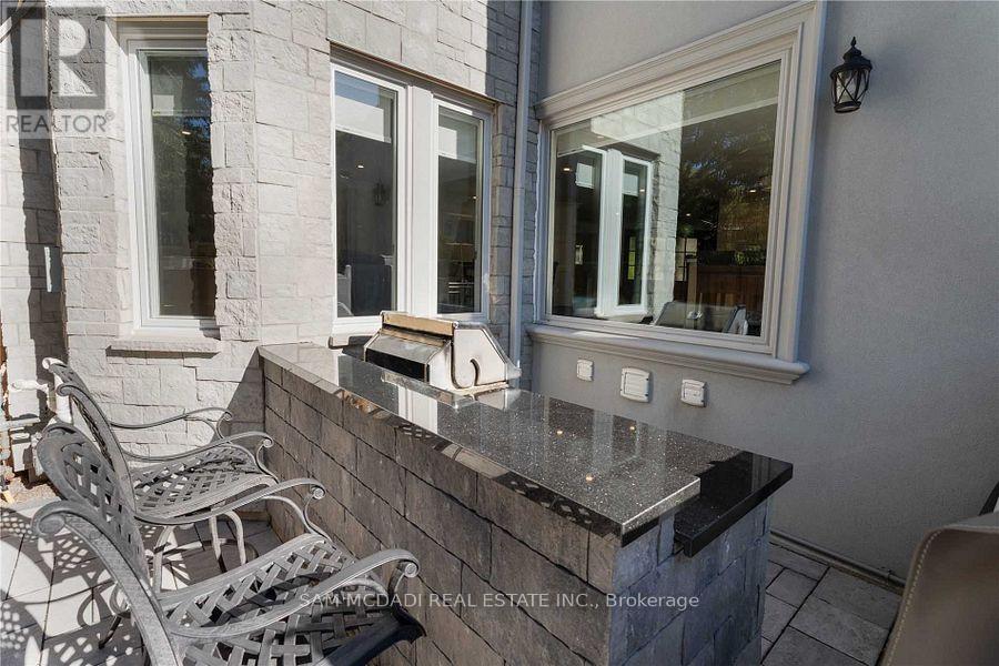 2064 Almira Court, Mississauga, Ontario  L5H 4A5 - Photo 38 - W12732206