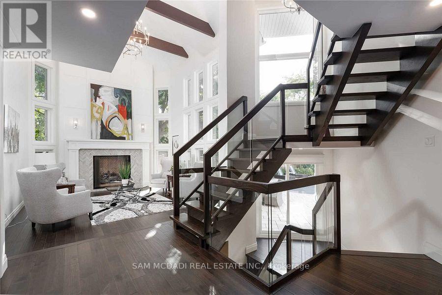 2064 Almira Court, Mississauga, Ontario  L5H 4A5 - Photo 5 - W12732206