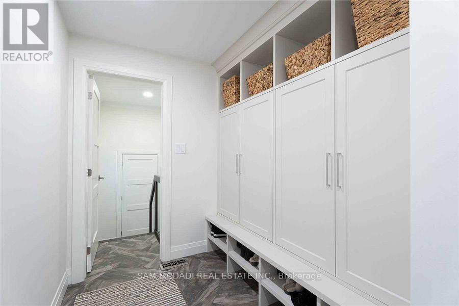 2064 Almira Court, Mississauga, Ontario  L5H 4A5 - Photo 8 - W12732206