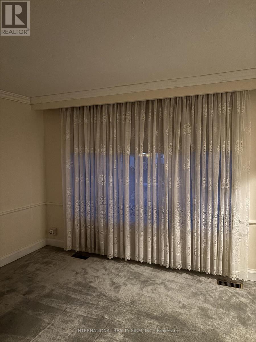 2 Tynevale Drive, Toronto, Ontario  M9R 2B4 - Photo 3 - W12732220