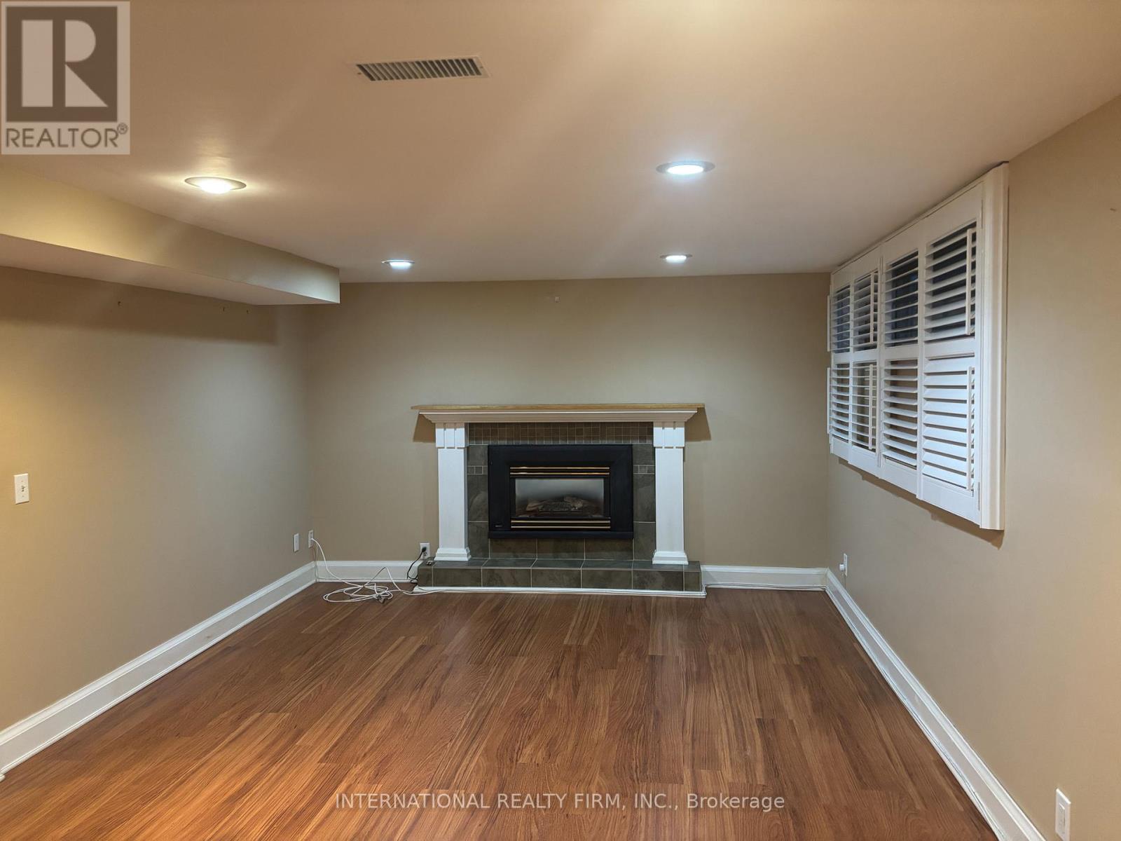 2 Tynevale Drive, Toronto, Ontario  M9R 2B4 - Photo 7 - W12732220