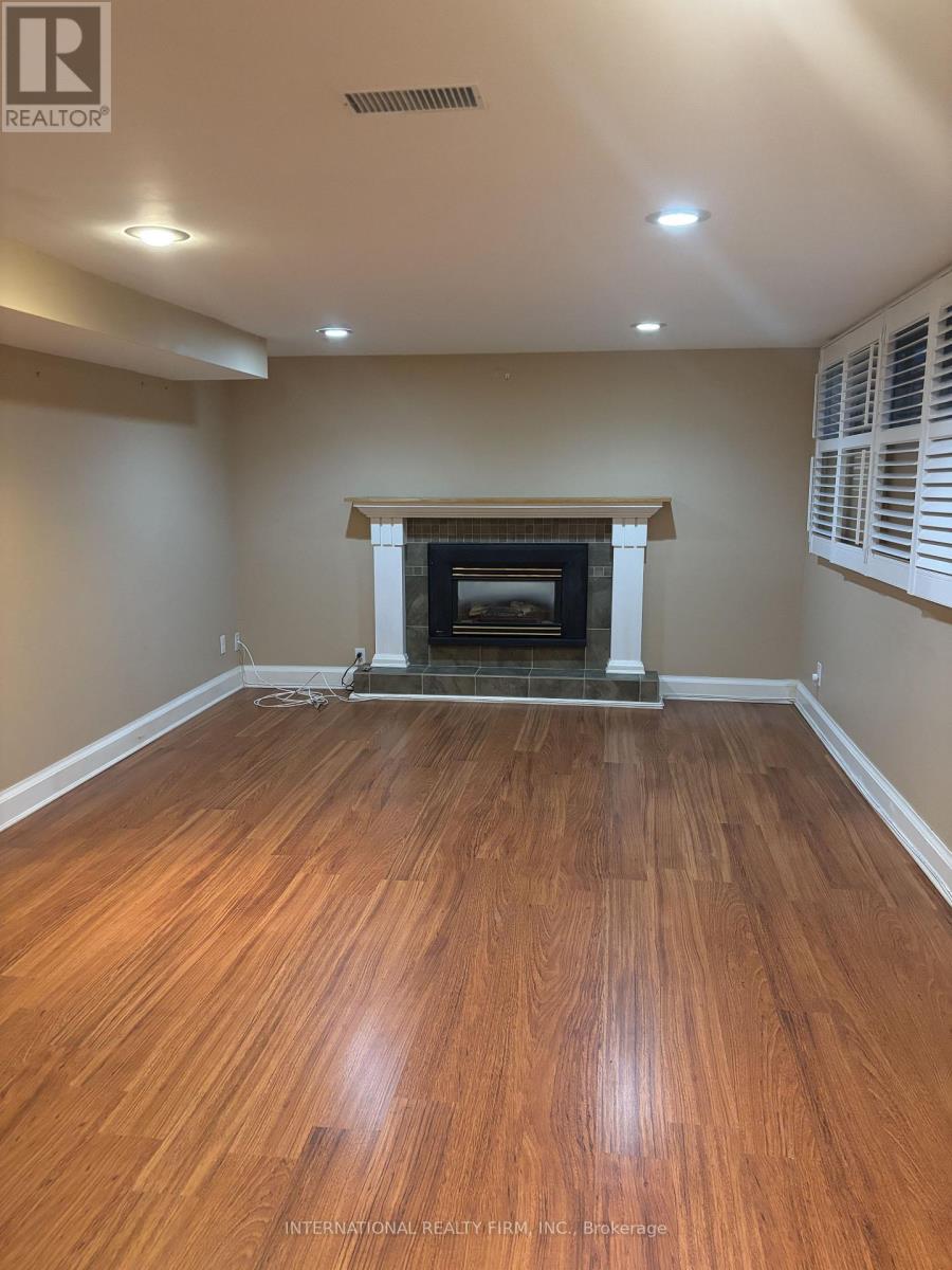 2 Tynevale Drive, Toronto, Ontario  M9R 2B4 - Photo 8 - W12732220