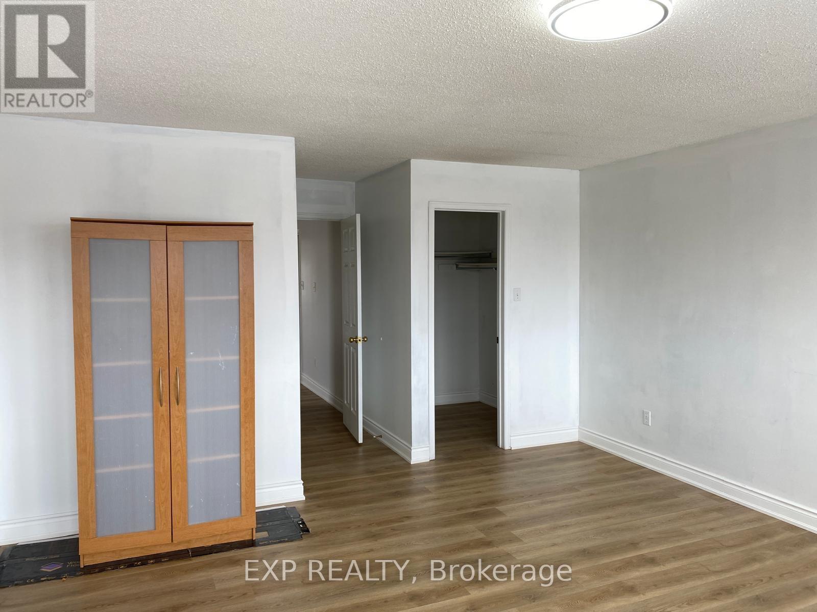 40 Yellow Brick Road, Brampton, Ontario  L6V 4K9 - Photo 5 - W12732226