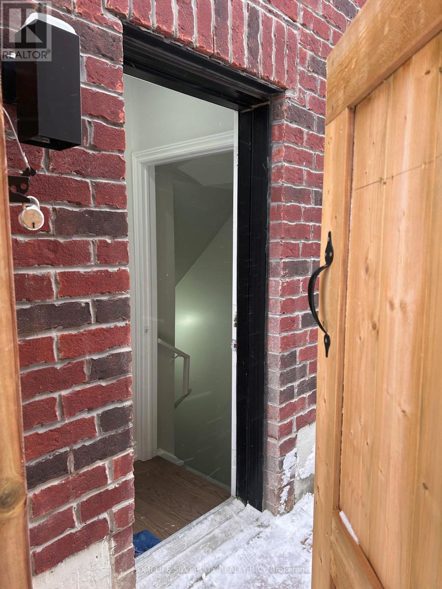 9 Ida Terrace, Caledon, Ontario  L7C 4M2 - Photo 2 - W12732236