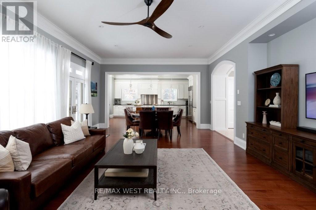 36 Sir Williams Lane, Toronto, Ontario  M9A 1V1 - Photo 13 - W12732292