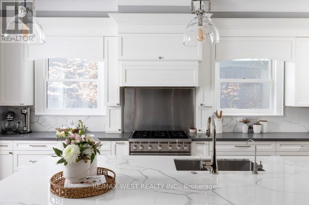 36 Sir Williams Lane, Toronto, Ontario  M9A 1V1 - Photo 16 - W12732292