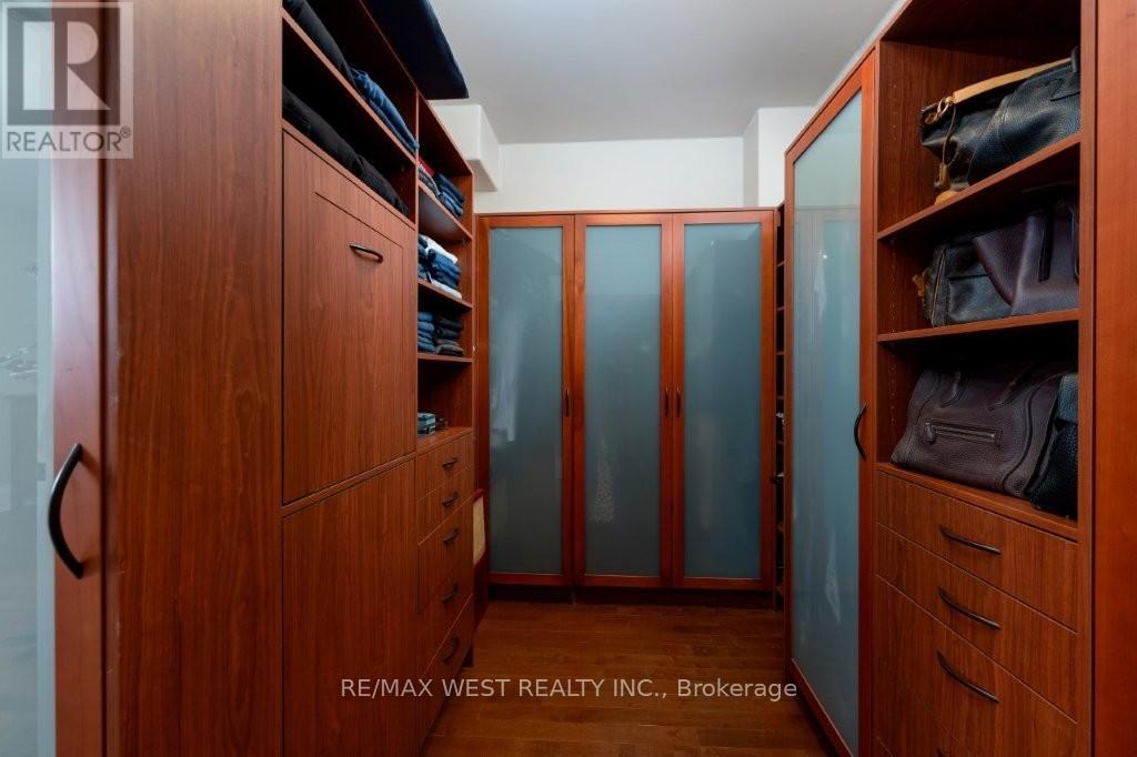 36 Sir Williams Lane, Toronto, Ontario  M9A 1V1 - Photo 21 - W12732292