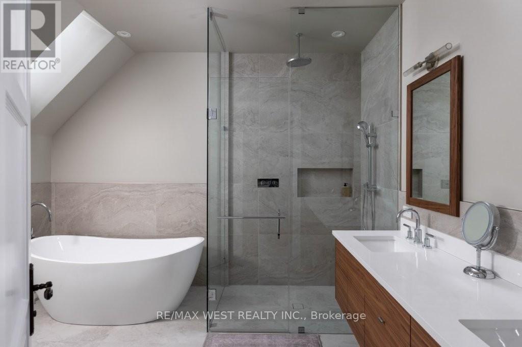 36 Sir Williams Lane, Toronto, Ontario  M9A 1V1 - Photo 24 - W12732292