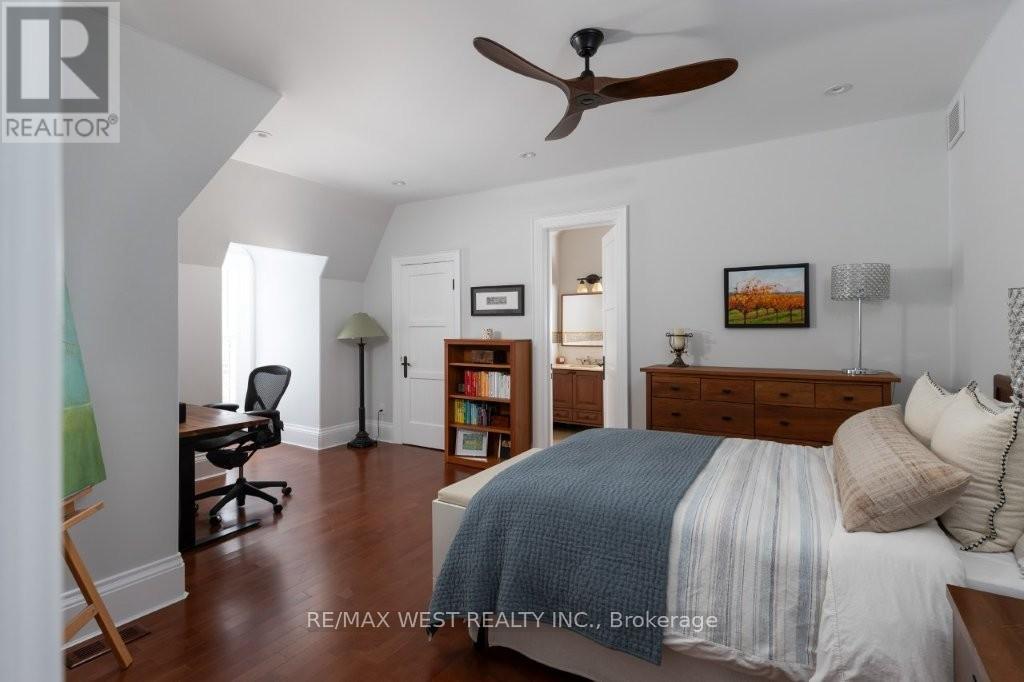 36 Sir Williams Lane, Toronto, Ontario  M9A 1V1 - Photo 25 - W12732292