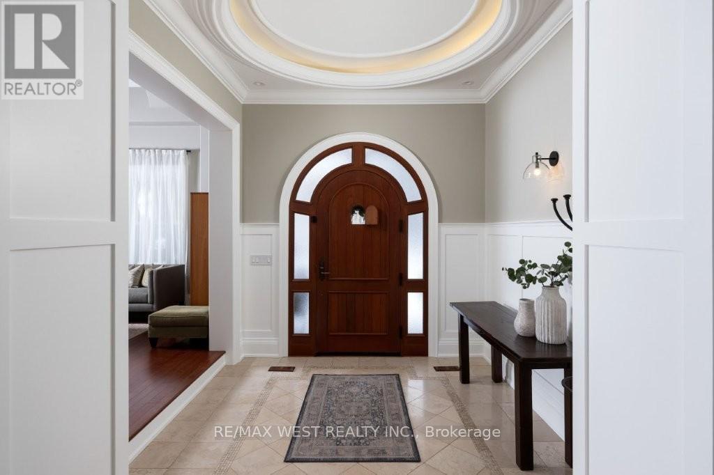 36 Sir Williams Lane, Toronto, Ontario  M9A 1V1 - Photo 4 - W12732292