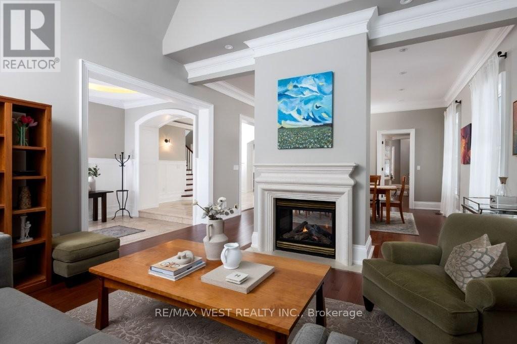 36 Sir Williams Lane, Toronto, Ontario  M9A 1V1 - Photo 6 - W12732292