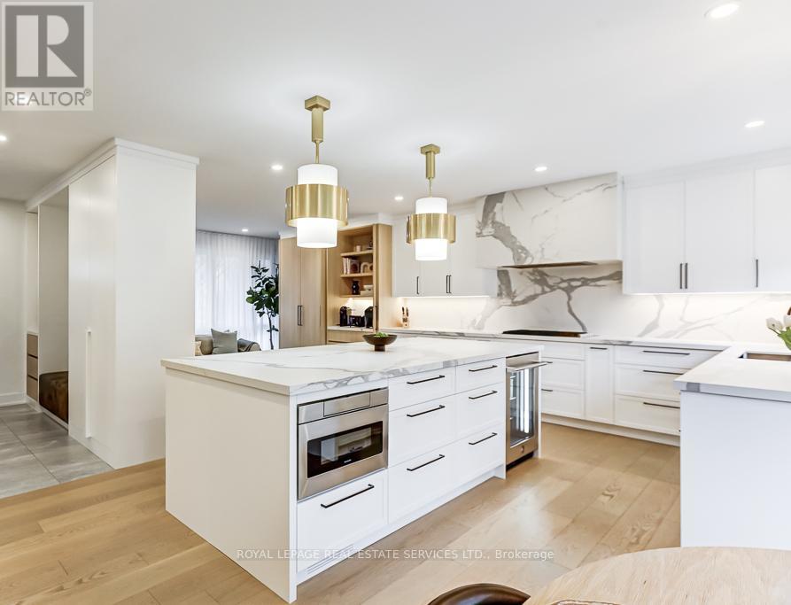 8 BIRCHCROFT ROAD, Toronto, Ontario