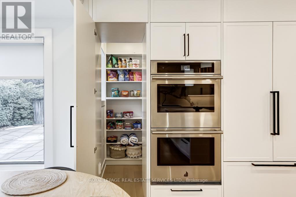 8 Birchcroft Road, Toronto, Ontario  M9A 2L2 - Photo 11 - W12732306