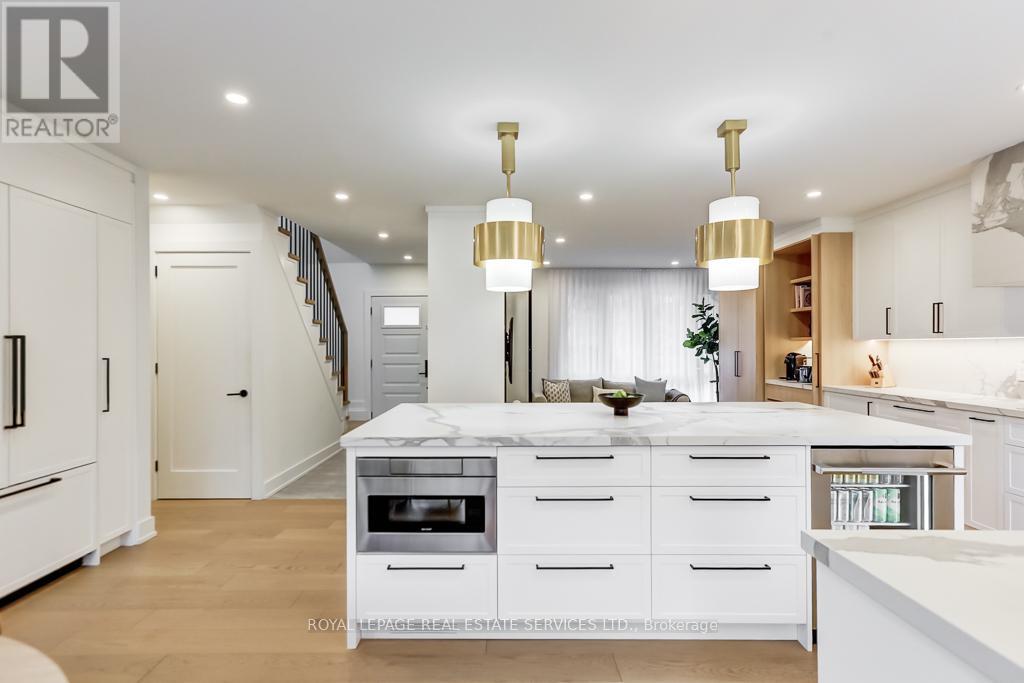 8 Birchcroft Road, Toronto, Ontario  M9A 2L2 - Photo 9 - W12732306