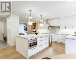 8 BIRCHCROFT ROAD, Toronto, Ontario