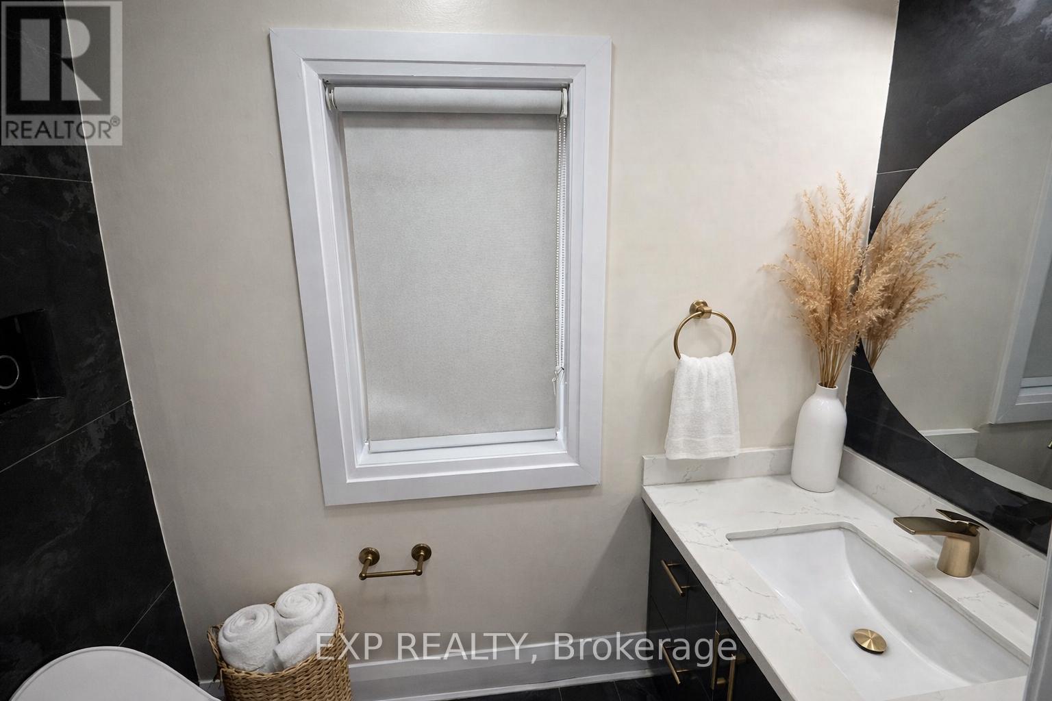 14 Portrush Trail, Brampton, Ontario  L6X 0R3 - Photo 3 - W12732342