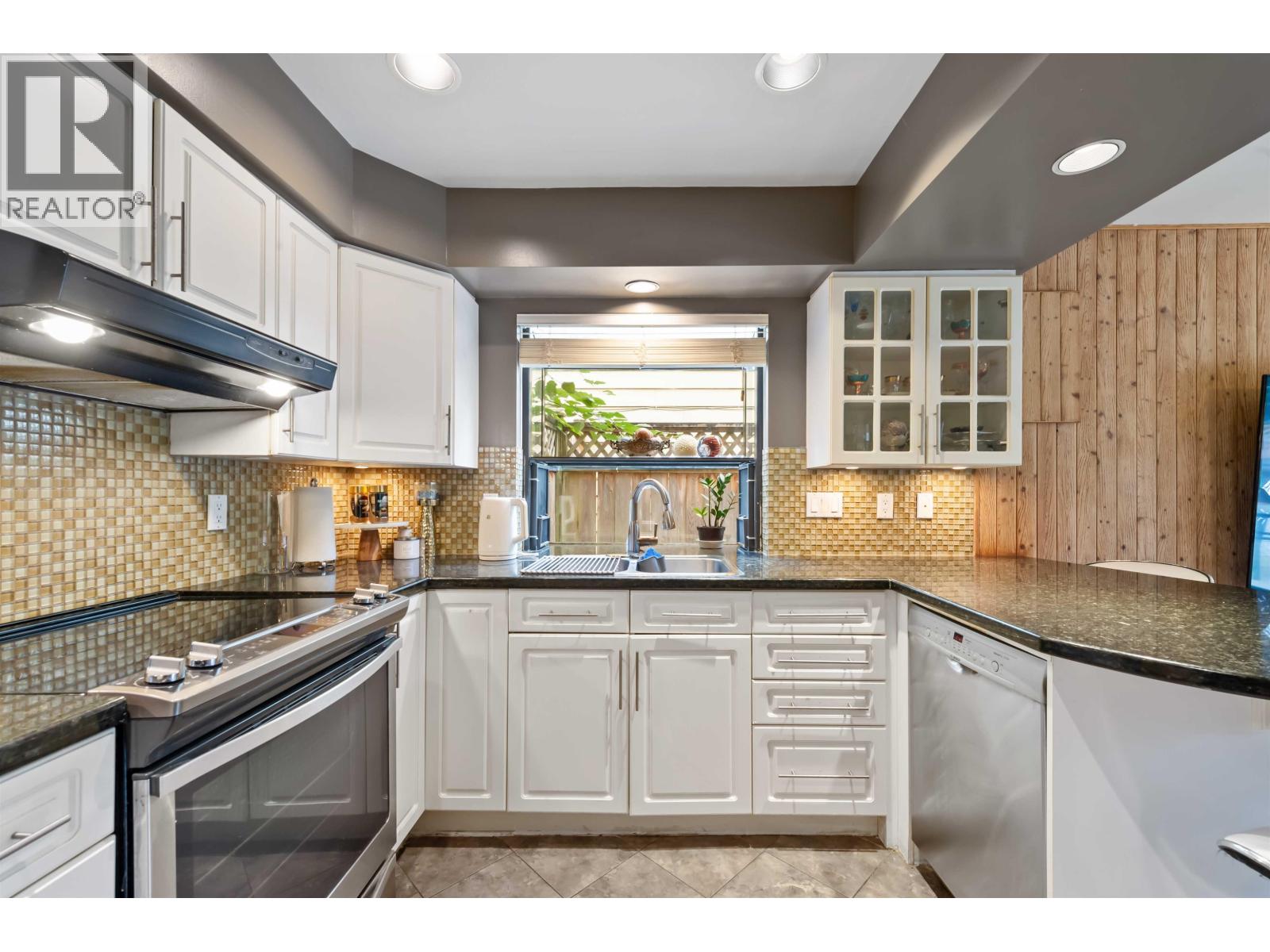 1319 Nestor Street, Coquitlam, British Columbia  V3E 1V5 - Photo 12 - R3083567