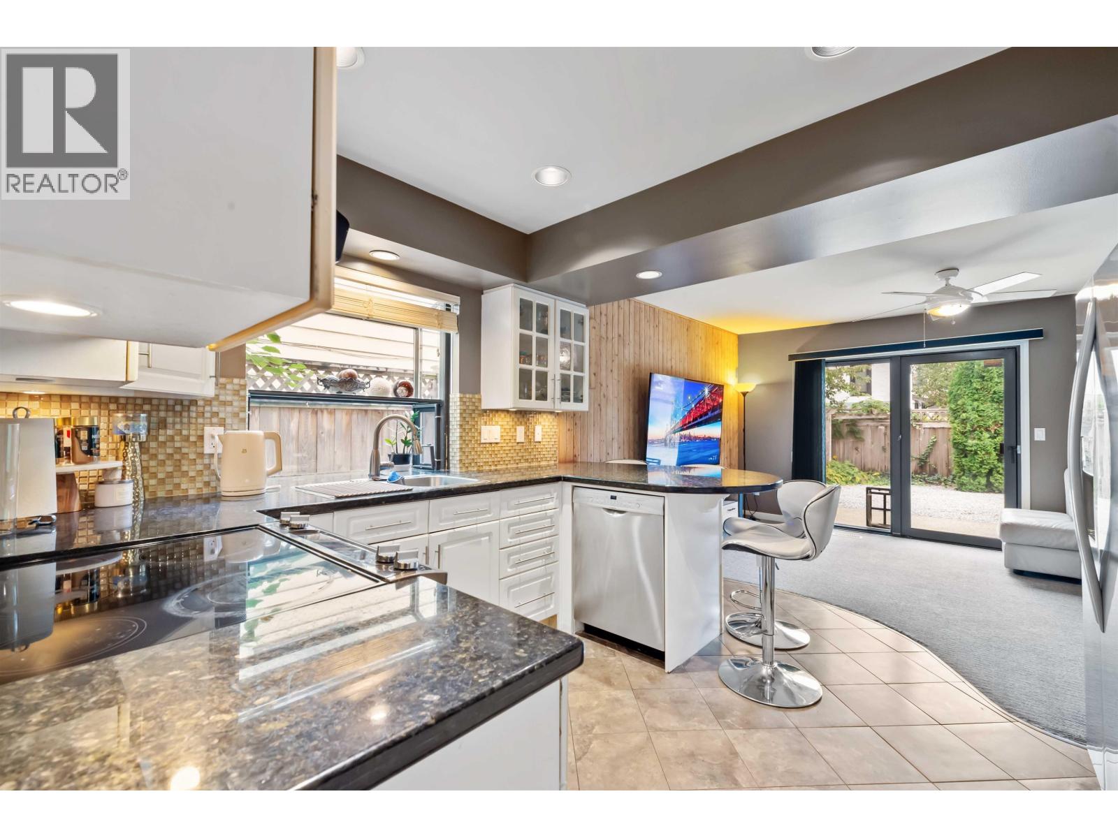 1319 Nestor Street, Coquitlam, British Columbia  V3E 1V5 - Photo 10 - R3083567